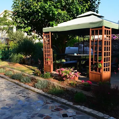 Appartamento Vrkljan Pola