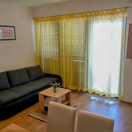 Vrkljan Appartamento *